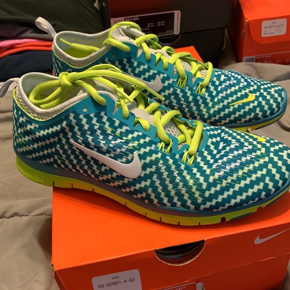 Women’s  Nike - Picture 4 of 4